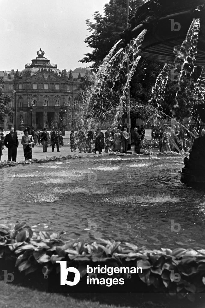 The New Palace in Stuttgart, one of the main attractions of the city, Germany 1930s (b/w photo)