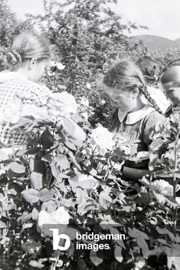 Students of the colonial residential school Harzburg working in the garden, Germany 1937 (b/w photo)