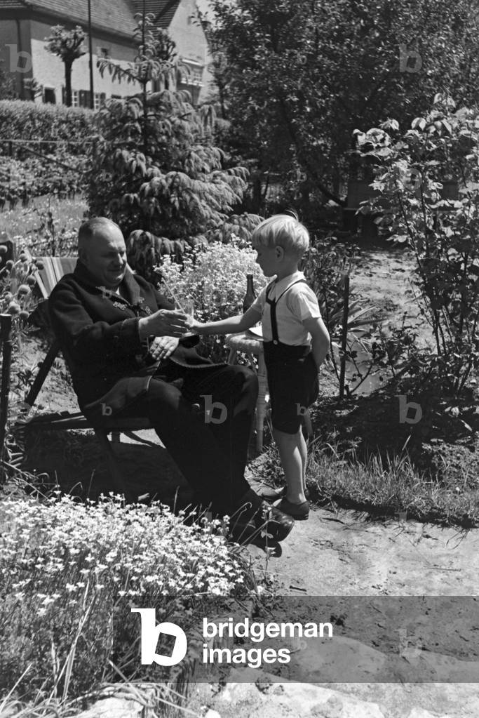 Procedure of a drinking cure, Germany 1930s (b/w photo)