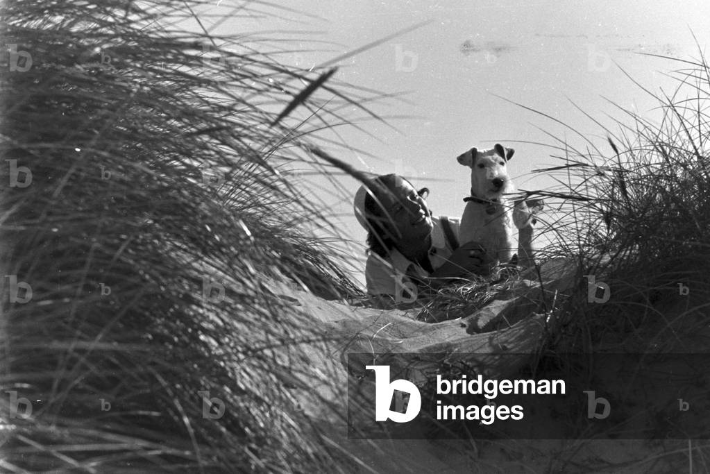 Vacation at the Baltic Sea, Germany 1930s (b/w photo)