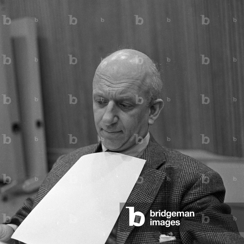 German cabaret artist, actor and author Werner Finck learning his tex by heart, Germany 1950s