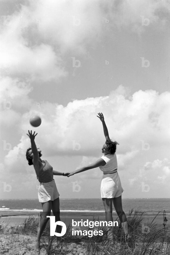 Vacations on Norderney, Germany 1930s (b/w photo)