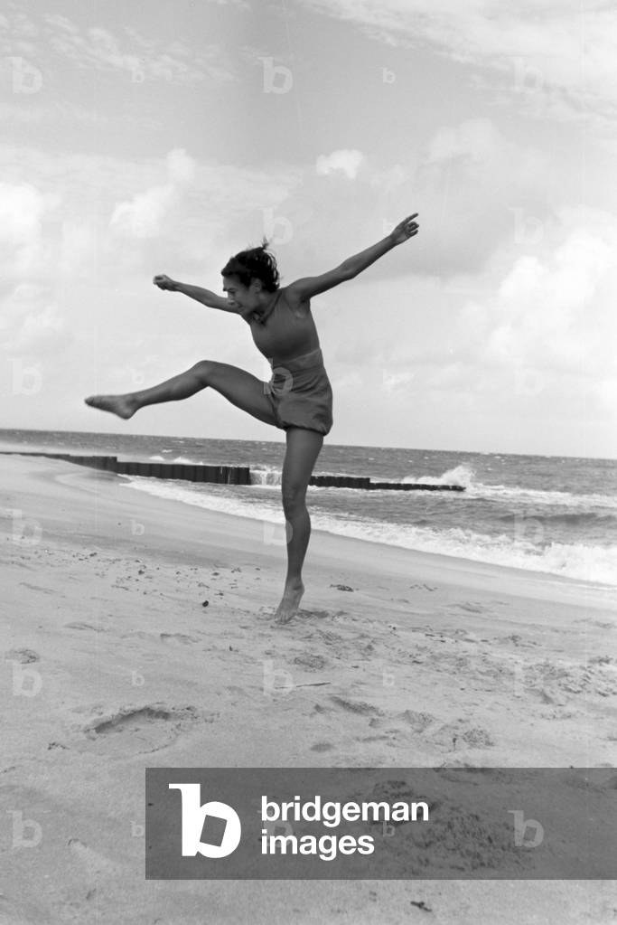 The popular dancer Gret Palucca on vacation on Sylt, Germany 1930s (b/w photo)