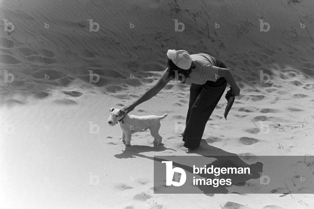 Vacation at the Baltic Sea, Germany 1930s (b/w photo)