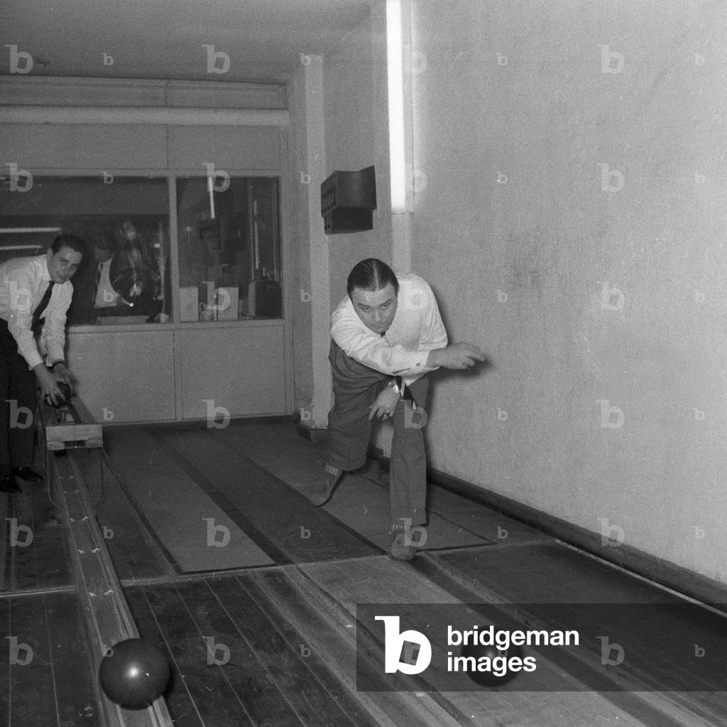 Ninepins event of a mixed ninepins club, Germany 1960s