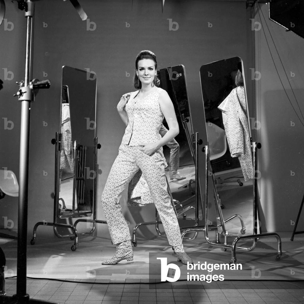 German model Karin Warstatt posing at photo shoot, Germany 1960s