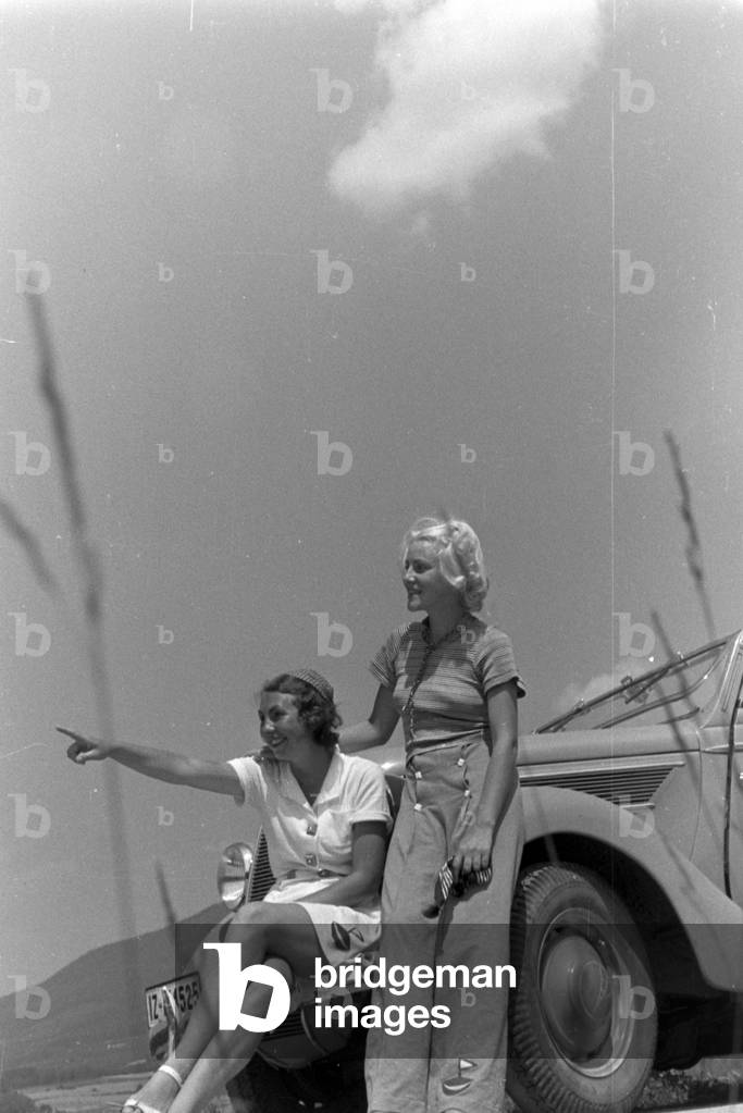 A trip to the Bohemian Forest with the Ford V8, Germany 1930s (b/w photo)