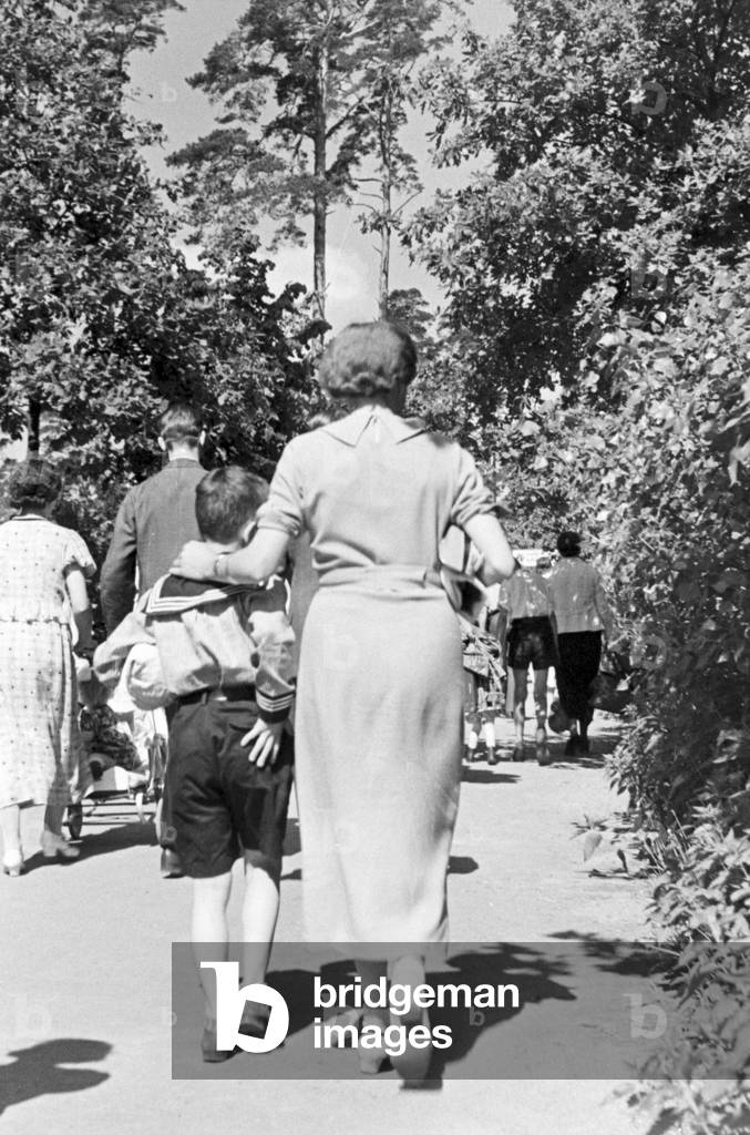 Mother and son at lake Wannsee lido in Berlin, Germany 1930s (b/w photo)
