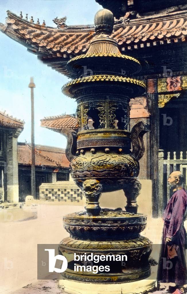 Japan, courtyard of a monastery, image date: circa 1920. Carl Simon Archive