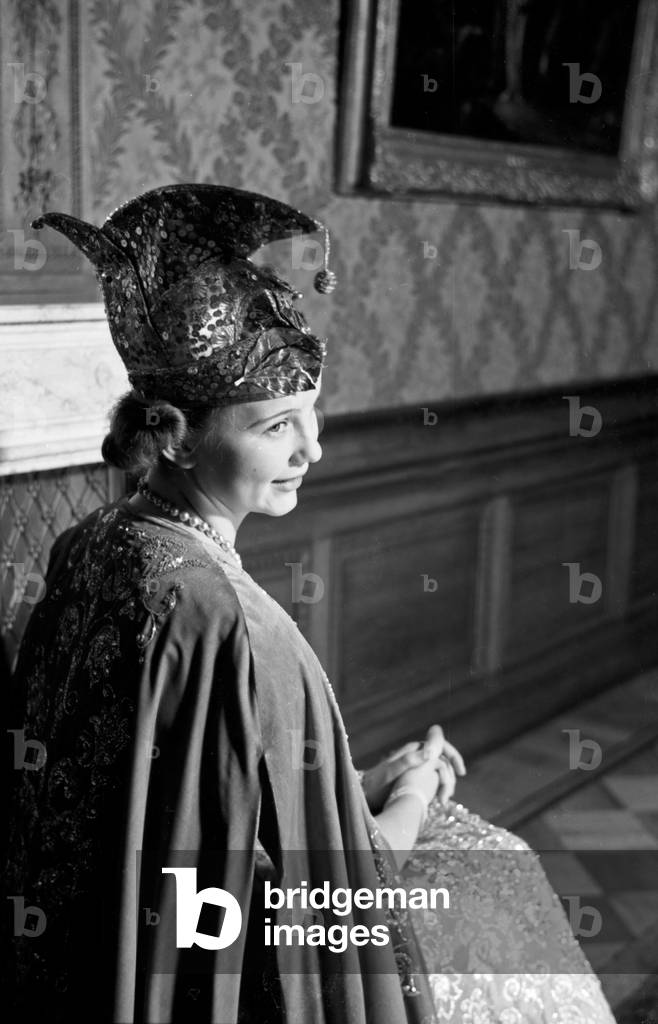 The princess of carnival in Mainz 1938, on the occasion of the 100th anniversary of the leading local carnival association (b/w photo)