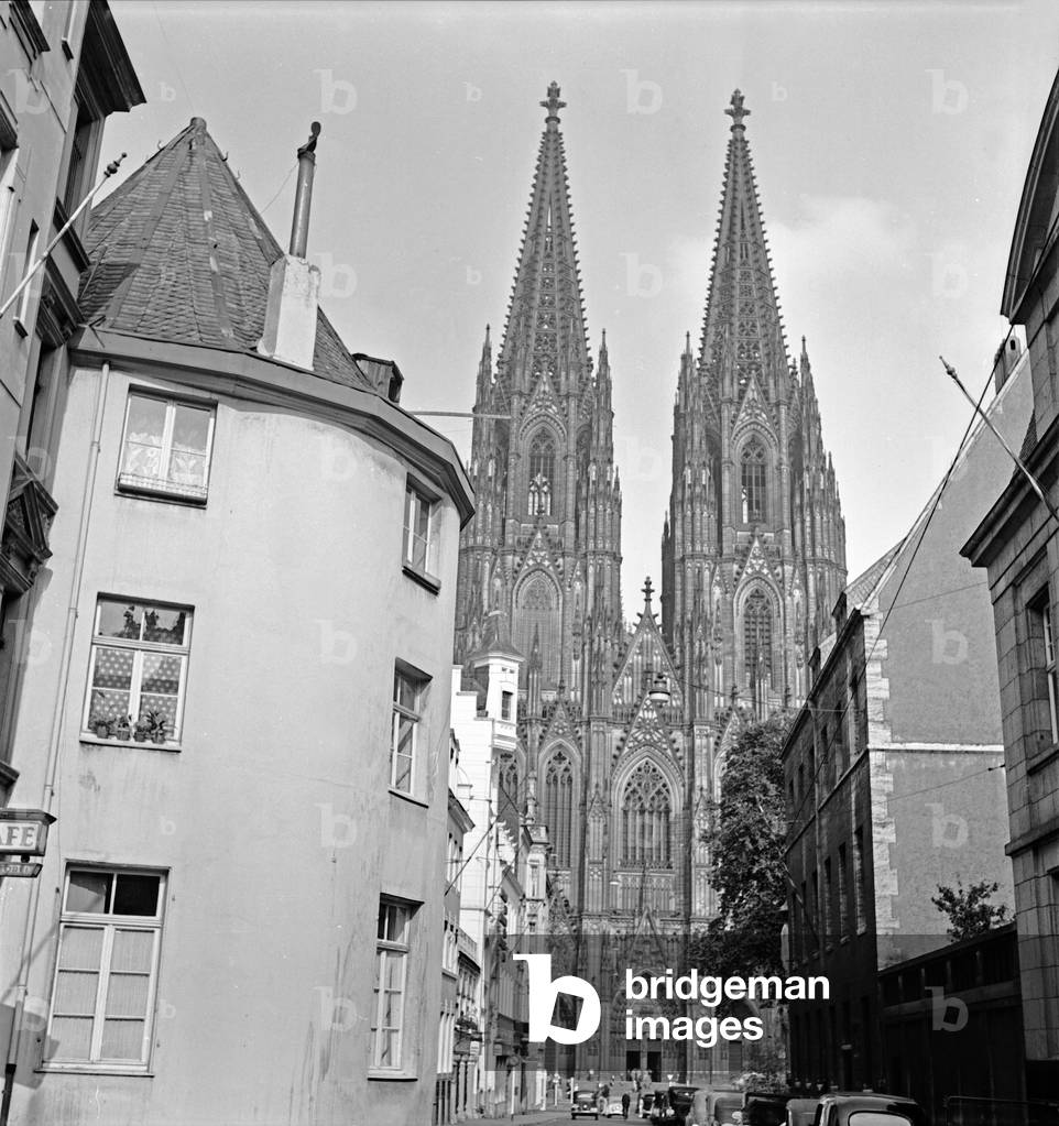 Total view of the Cologne cathedral from Burgmauer street, 1930s (b/w photo)