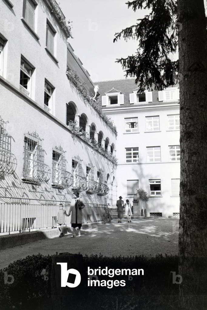 The patio of the children´s clinic in the university town Tübingen, Germany 1930s (b/w photo)