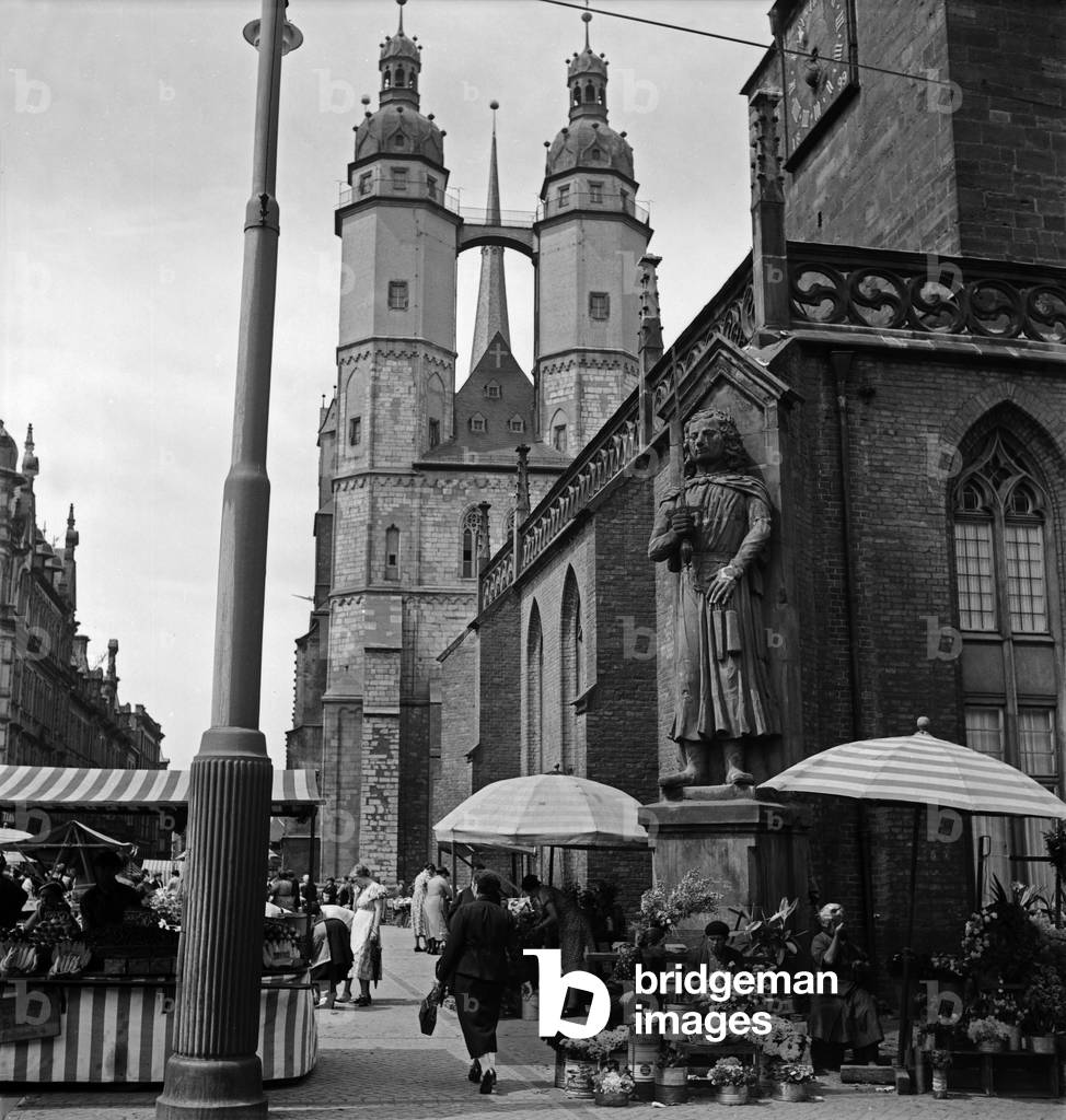 Sculpture of Roland near the St Mary's church at the city of Halle, Germany 1930s (b/w photo)