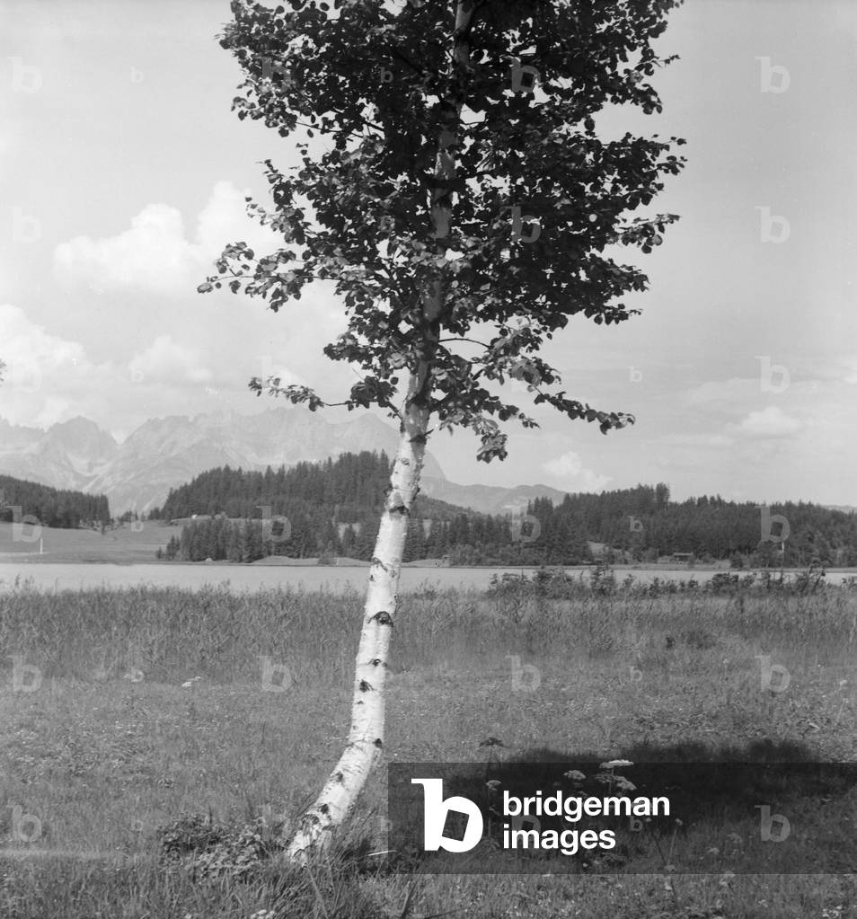 A trip to lake Schwarzsee near Kitzbühel in Tyrol, Germany 1930s (b/w photo)
