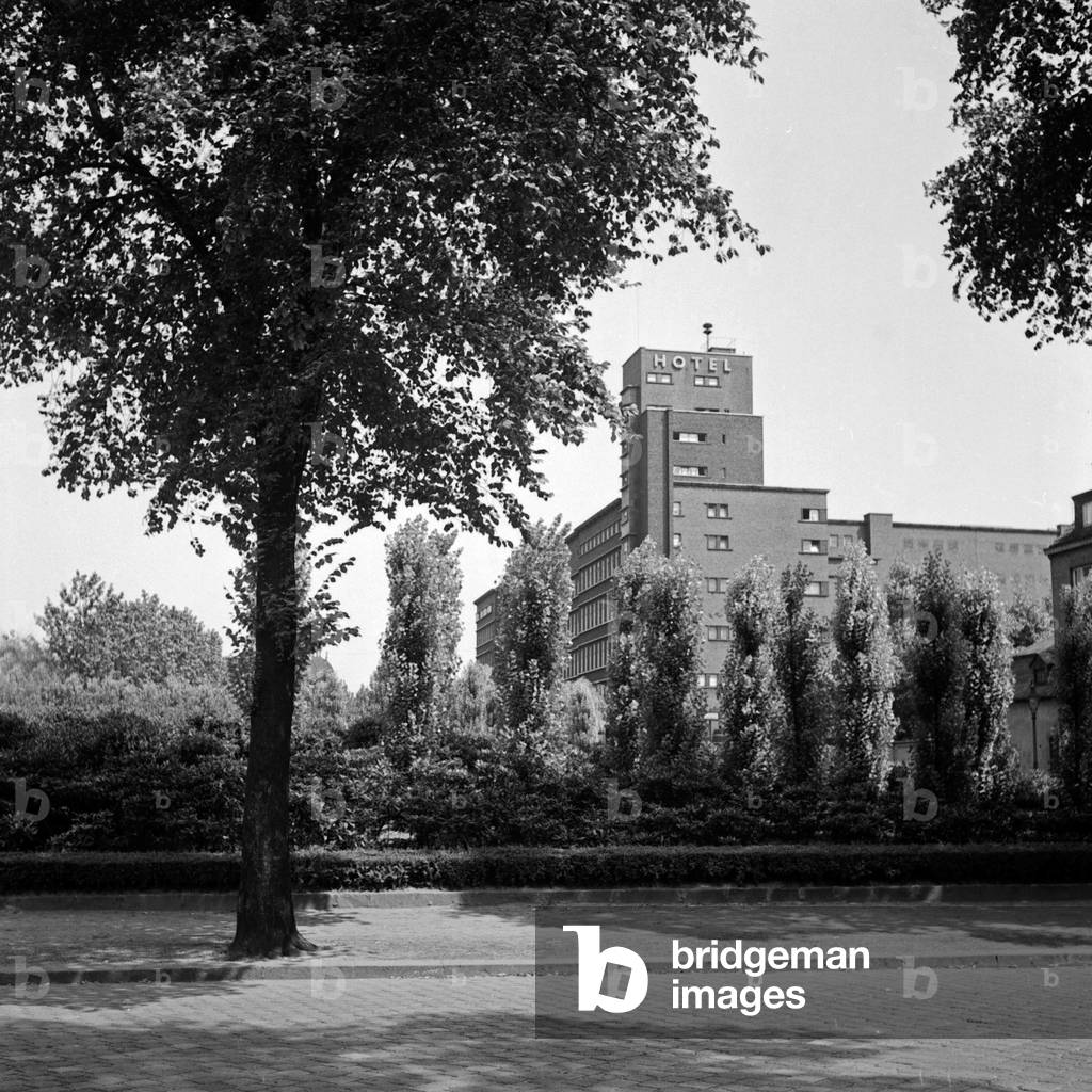 Hans Sachs building with hotel at Gelsenkirchen, Germany 1930s (b/w photo)