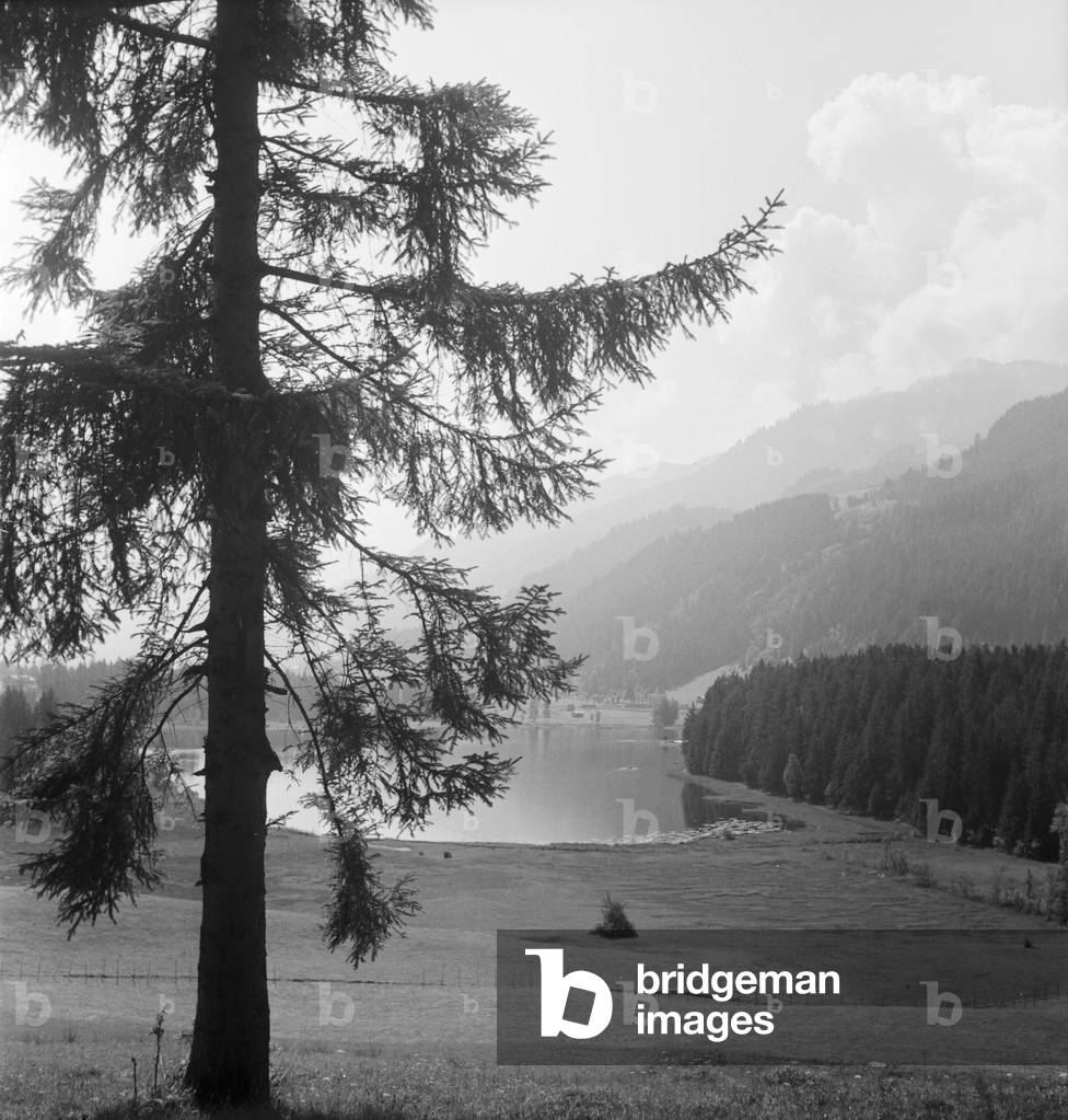 A trip to lake Schwarzsee near Kitzbühel in Tyrol, Germany 1930s (b/w photo)