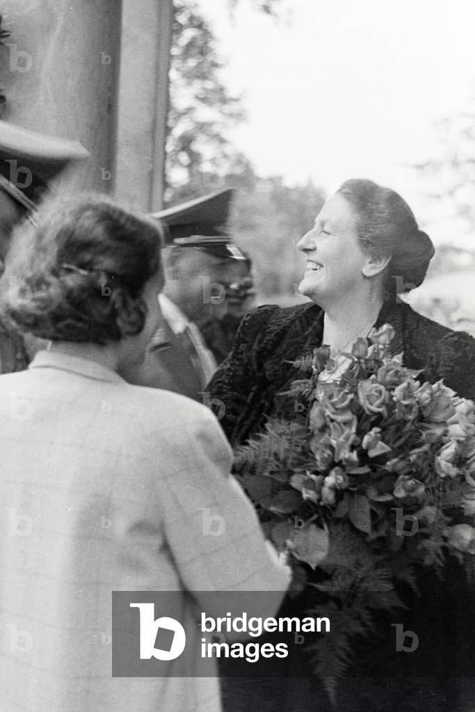 The director of the Wagner festival at Bayreuth, mrs Winifred Wagner, with a prominent guest, Germany 1930s (b/w photo)