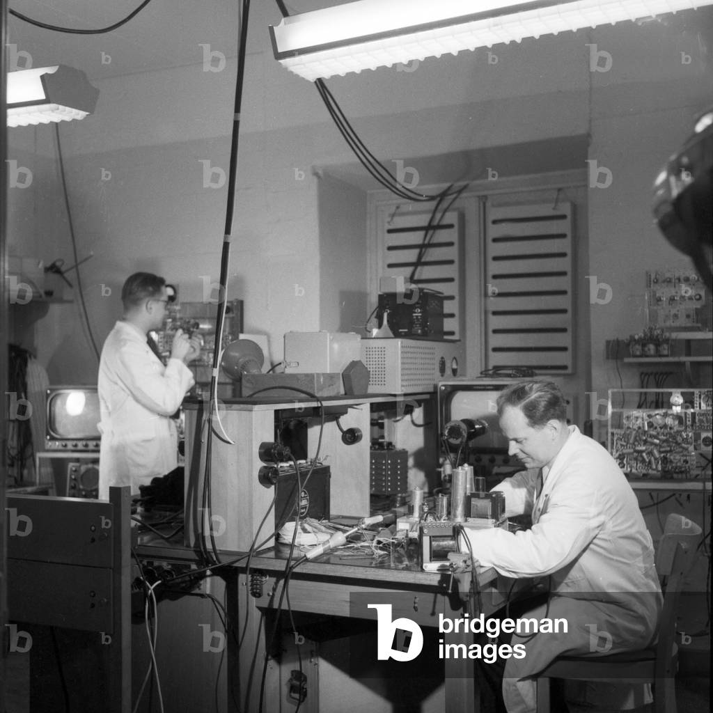 In the studio of the sound engineers of German radio and TV station NWDR, Hamburg 1955