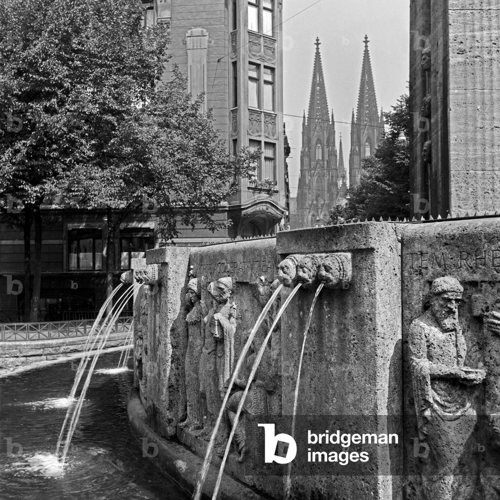 Detail of the Roman fountain, near Zeughausstrasse, Cologne 1930s (b/w photo)
