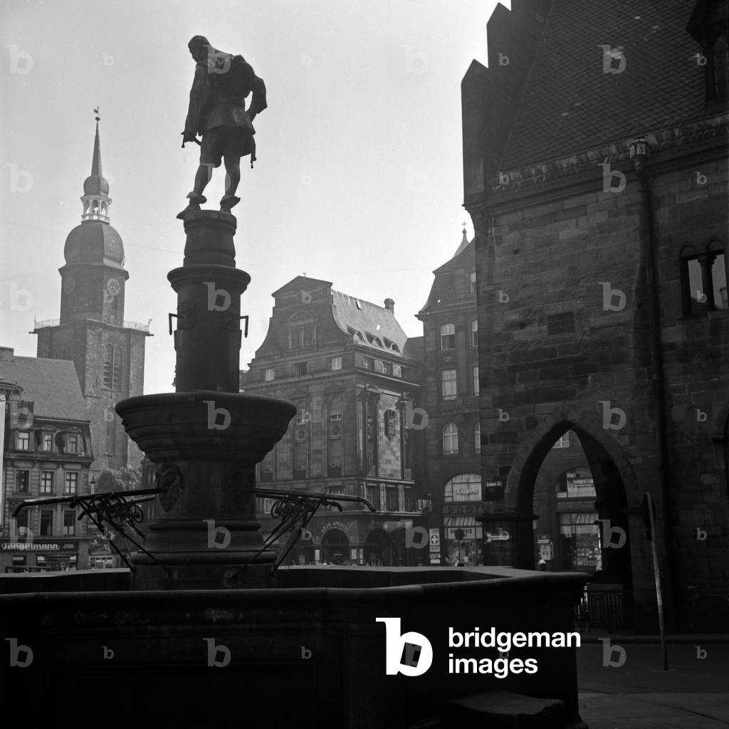 View to St Reinold's church and market corner at Dortmund, Germany 1930s (b/w photo)
