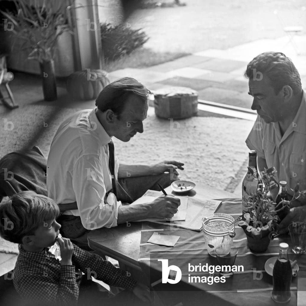Peter Frankenfeld with friends at his home at Wedel near Hamburg, Germany 1950s
