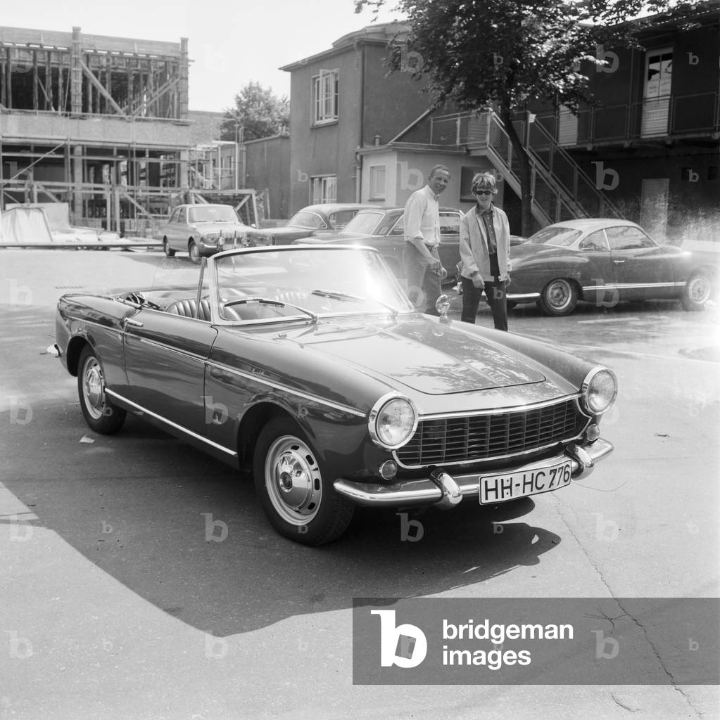 Pre-type of the 124 Spider, an Italian Fiat 1600 convertible at a garage, Germany 1960s