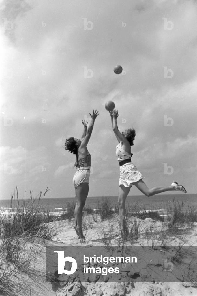 Vacations on Norderney, Germany 1930s (b/w photo)