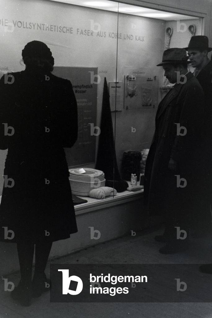 A display cabinet for the description of different textile fibres, on the occasion of the Wiener Modewoche in the house of fashion 