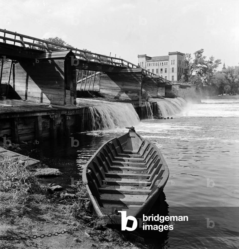 A boat at the shore of river Mulde at Dessau, Germany 1930s (b/w photo)