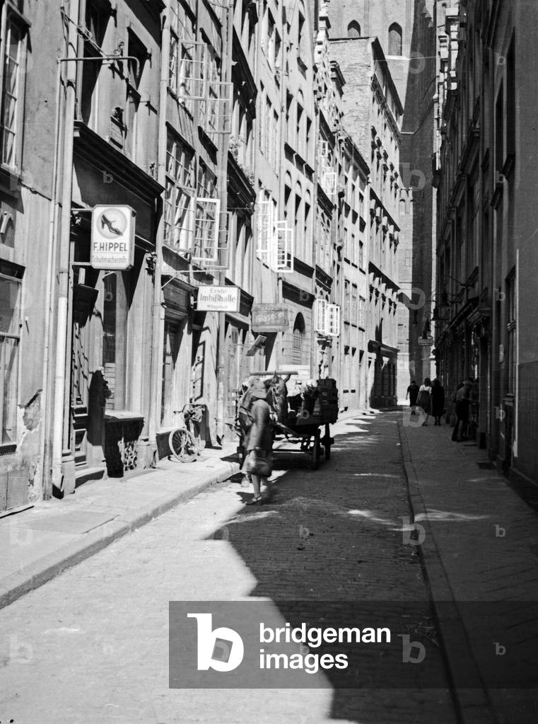 Gdansk, Alte Gasse lane with shops and houses, 1930s (b/w photo)