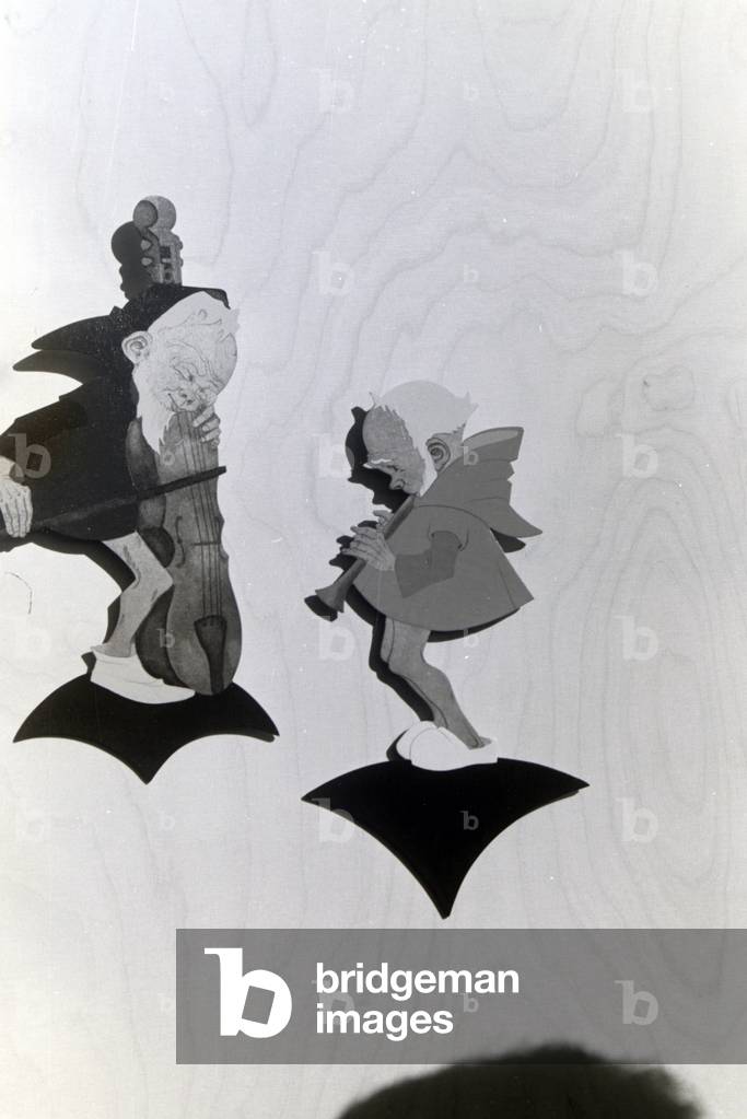 Painted wooden figures with different fairytale characters produced by the company Heller Kunst in the Eifel, Germany 1930s (b/w photo)