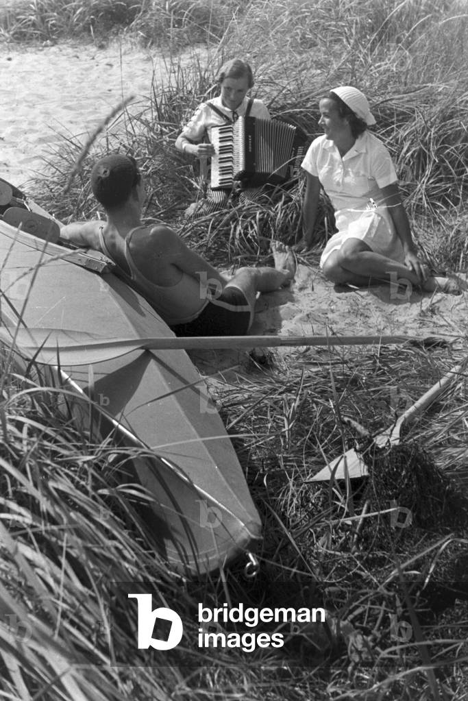 Vacation at the Baltic Sea, Germany 1930s (b/w photo)