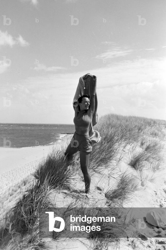 The popular dancer Gret Palucca on vacation on Sylt, Germany 1930s (b/w photo)