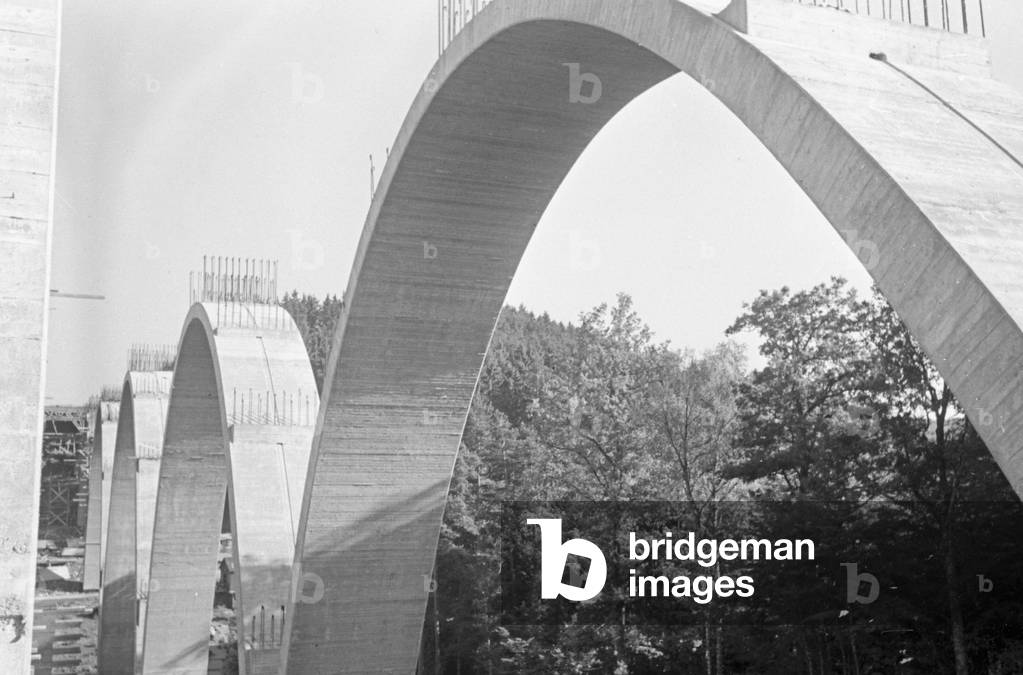 Construction of the motorway bridge near Stuttgart, Germany 1930s (b/w photo)