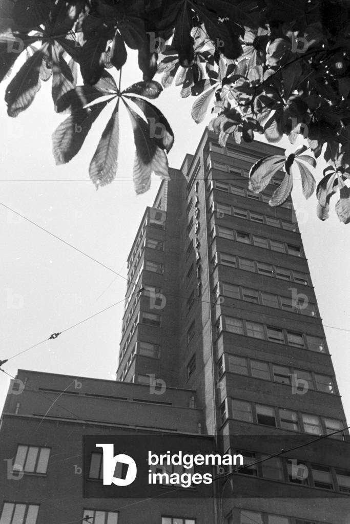 The Tagblatt-Turm (Daily Newspaper Tower) in Stuttgart, Germany 1930s (b/w photo)