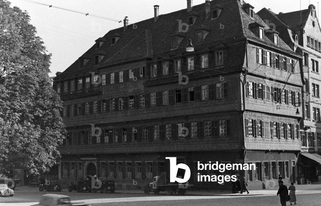 Building in a city centre, Germany 1930s (b/w photo)
