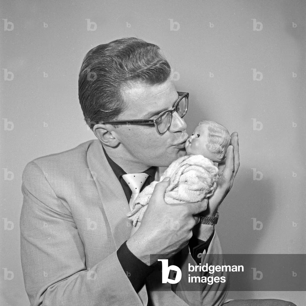 German schlager singer Rolf Simson kissing a doll