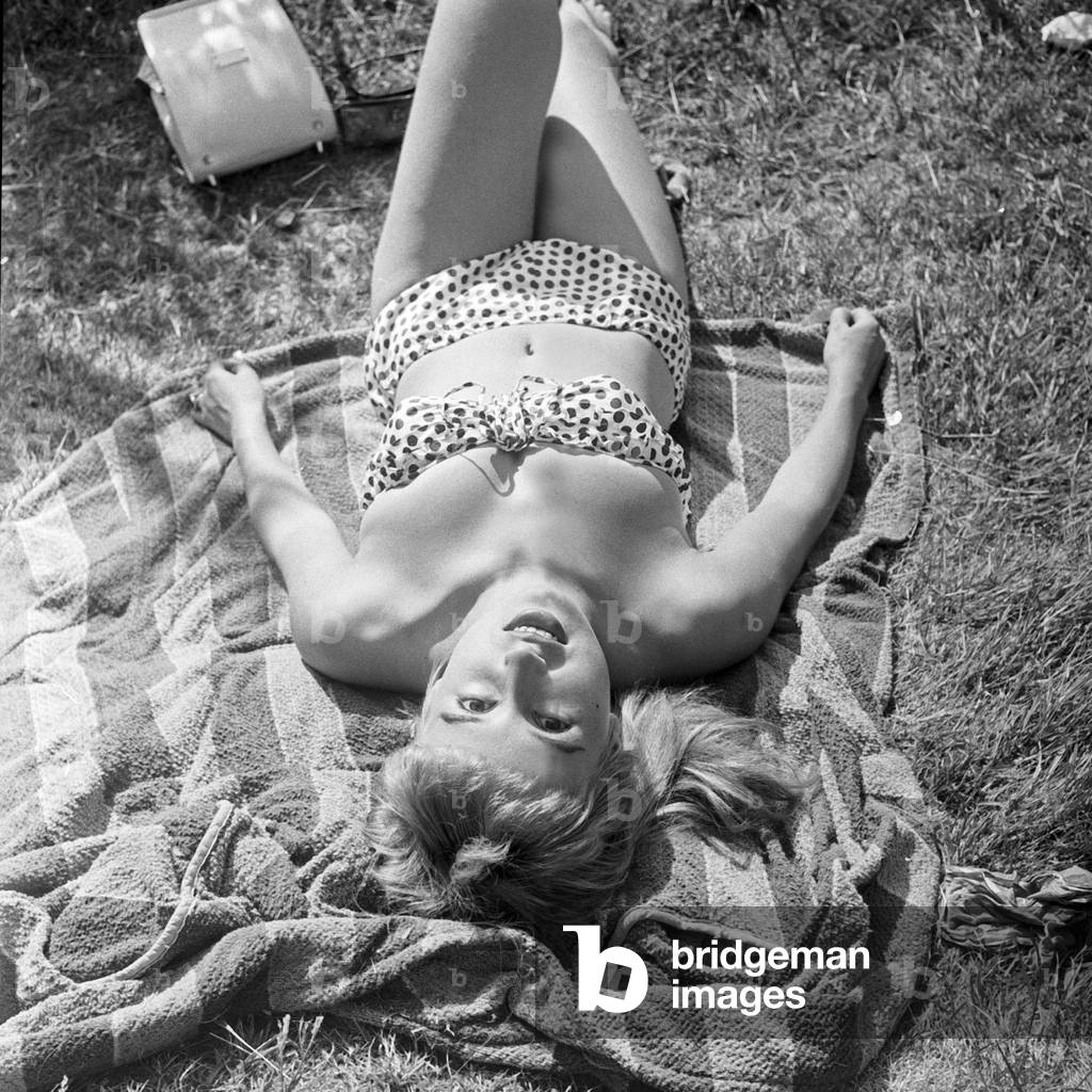 German actress, jazz and schlager singer Dany Mann on a lawn on the shore of river Elbe, Germany 1950s