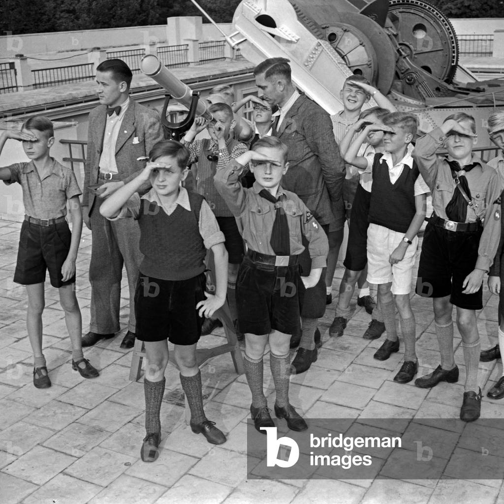 The boys of a visitor group at the telescope of the Berlin Treptow observatory, Germany 1930s