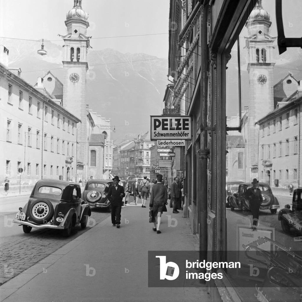 Busy Maria-Theresien-Strasse street at Innsbruck in Austria, Germany 1930s (b/w photo)