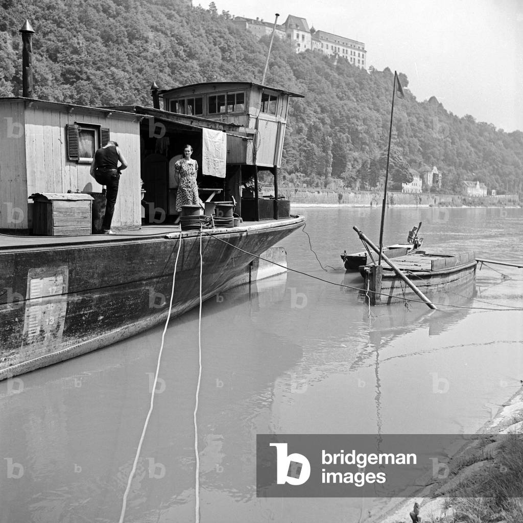 Oberhaus castle at river Danube at Passau, Germany 1930s (b/w photo)