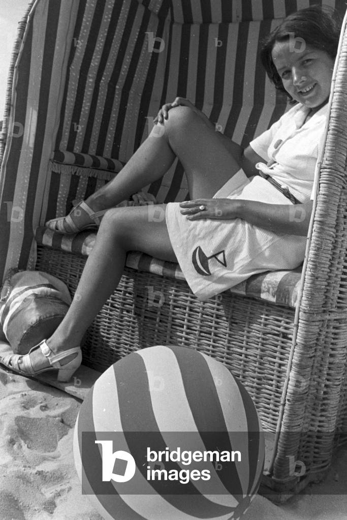 Vacation at the Baltic Sea, Germany 1930s (b/w photo)