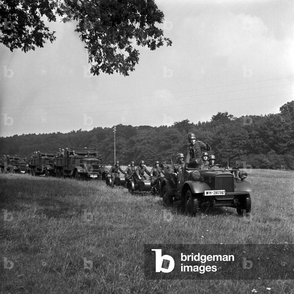 A motorized miltary engineering unit comes to an area where they have to put landmines, Germany 1940s (b/w photo)