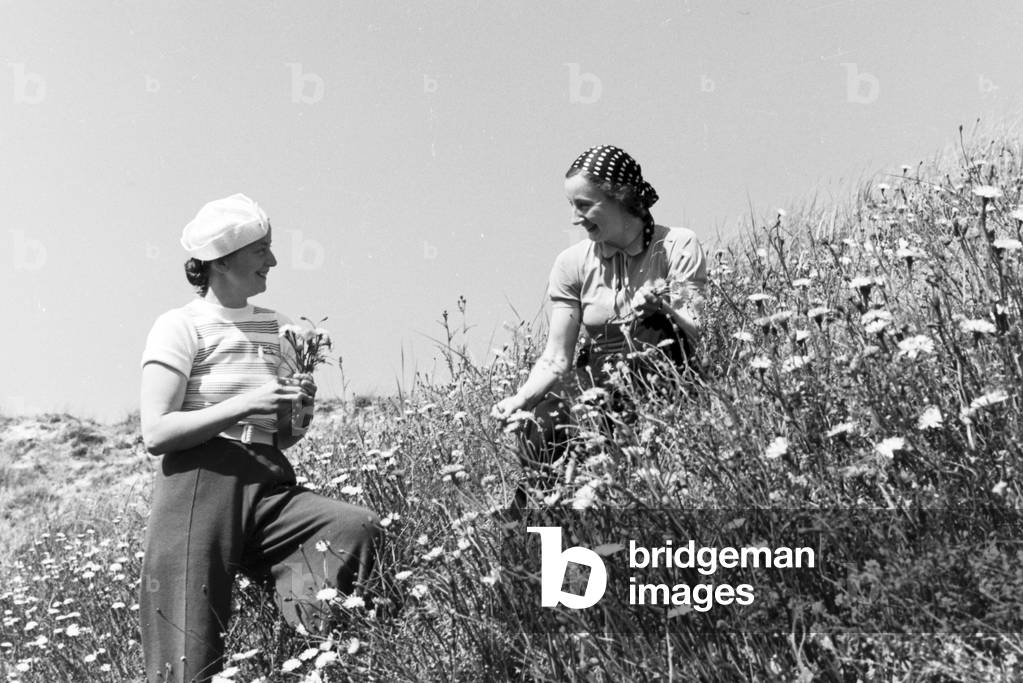 Two women taking awalk in the dunes on East Frisian island of Juist, Germany 1930s (b/w photo)