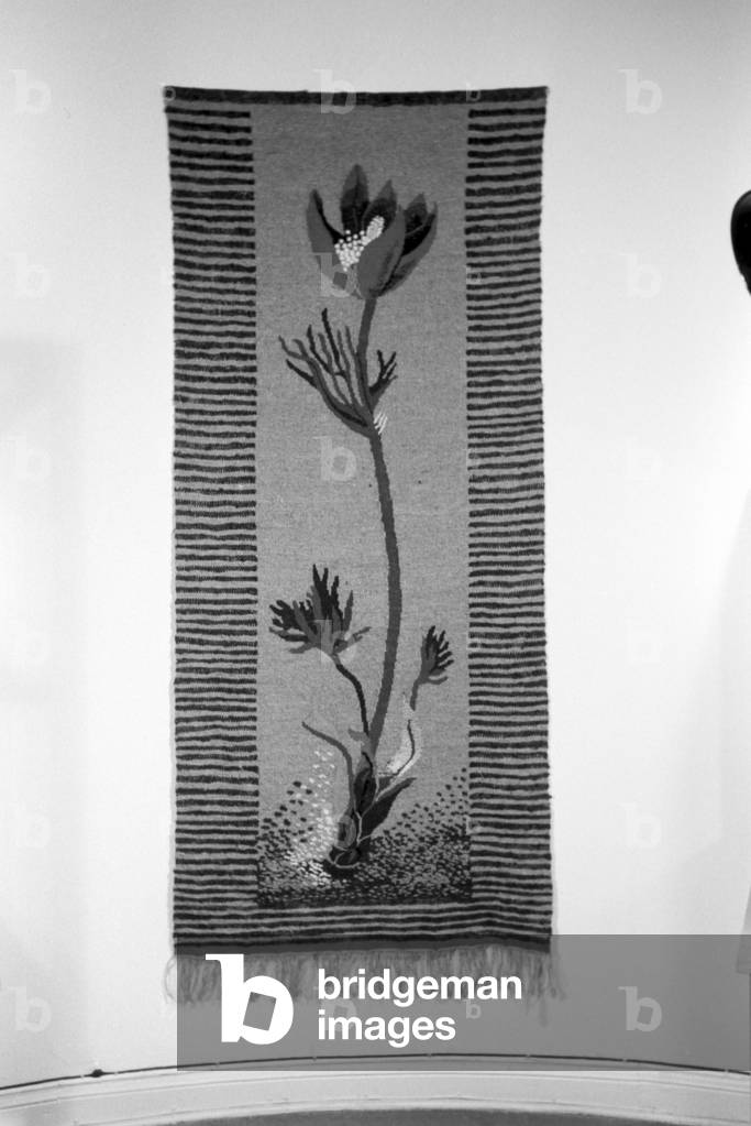 Tapestry as a product of Adolf Bauer & Sons' weaving mill as exhibits, Germany 1940s (b/w photo)