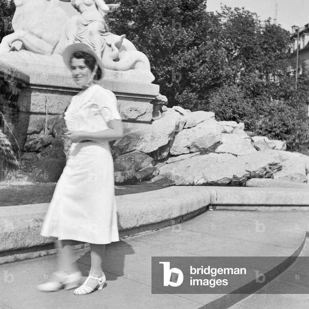Portrait of a young woman, Germany 1930s (b/w photo)