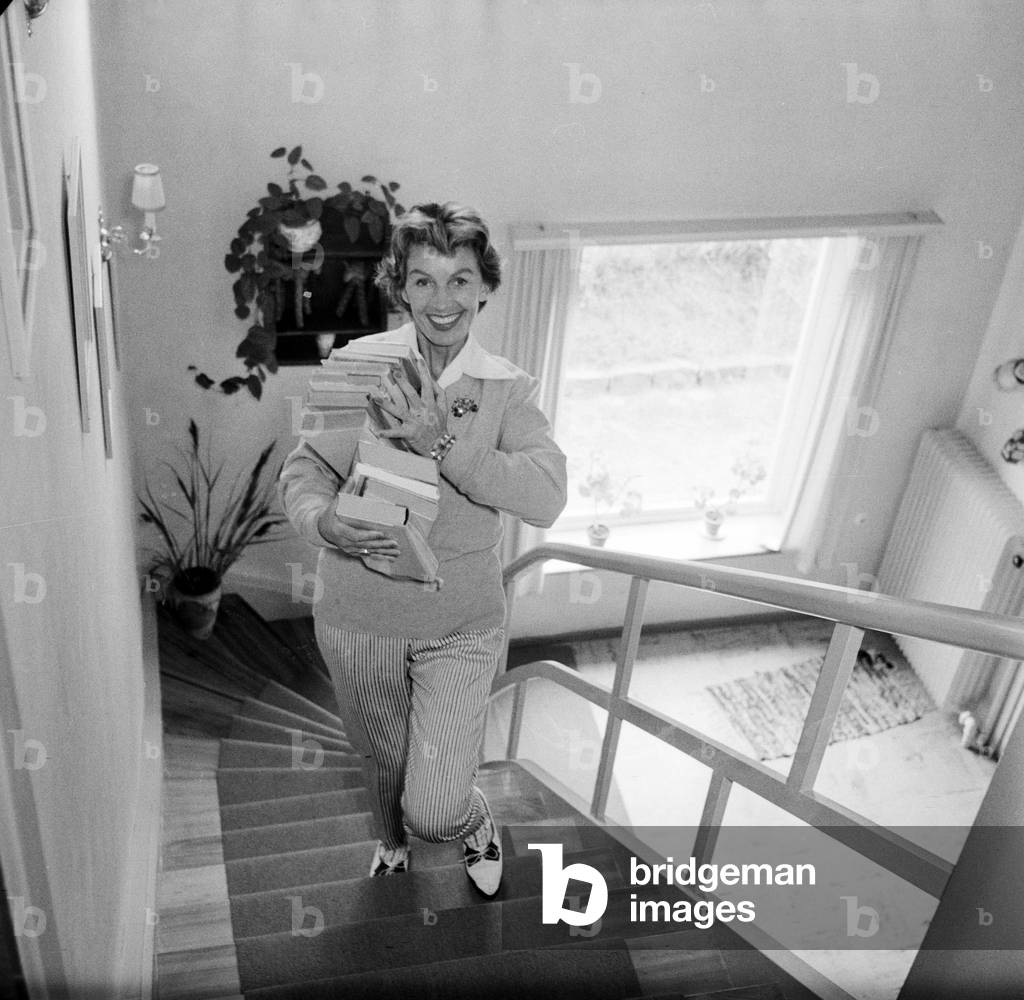 German singer and actress Lale Andersen at her house, called Sonnenhof, on the East Frisian island Langeoog, mid 1957