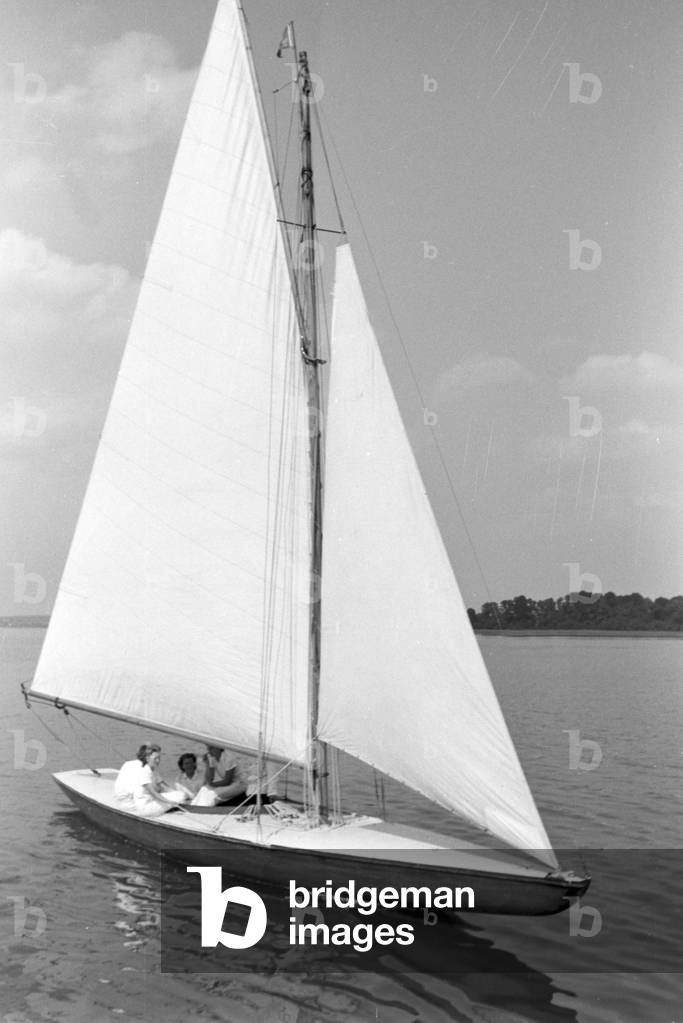 Sailing lessons on the Chiemsee, Germany 1930s (b/w photo)