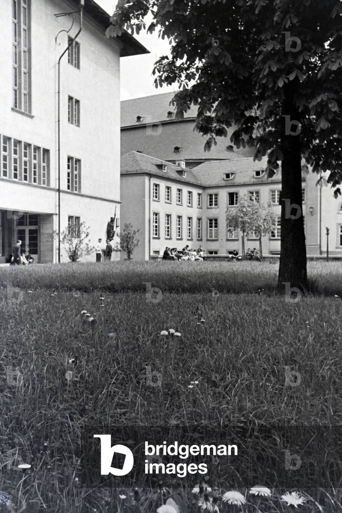 An excursion to the Ruprecht Karls University in Heidelberg, Germany 1930s (b/w photo)