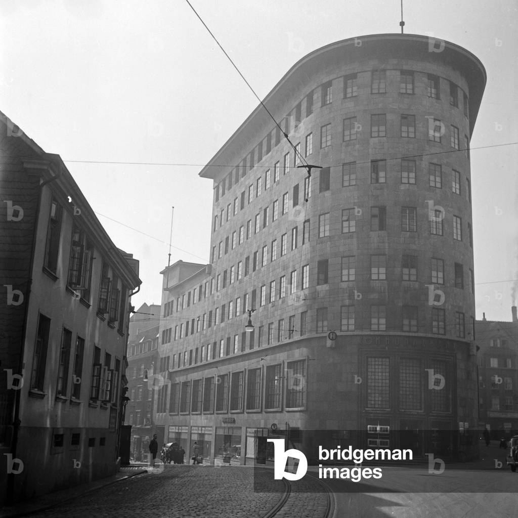 Building of mutual savings bank at Bochum, Germany 1930s (b/w photo)